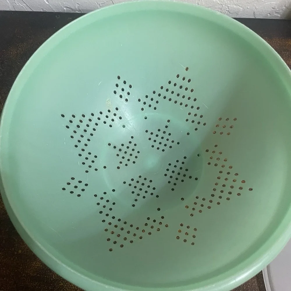 Vintage Tupperware Jadeite Green Colander Strainer Bowl 339-2 W/ Lid